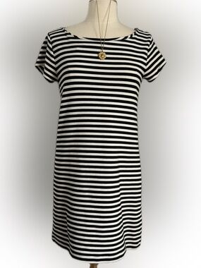 Gap back & white dress!